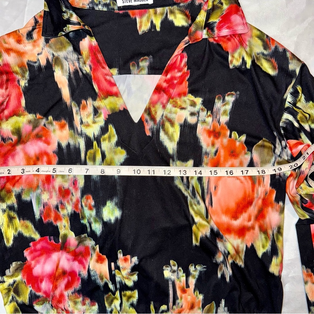 Steve Madden Women’s Black Red Green Floral Roses L/S Shirt‎ Blouse Stretchy - Picture 8 of 10